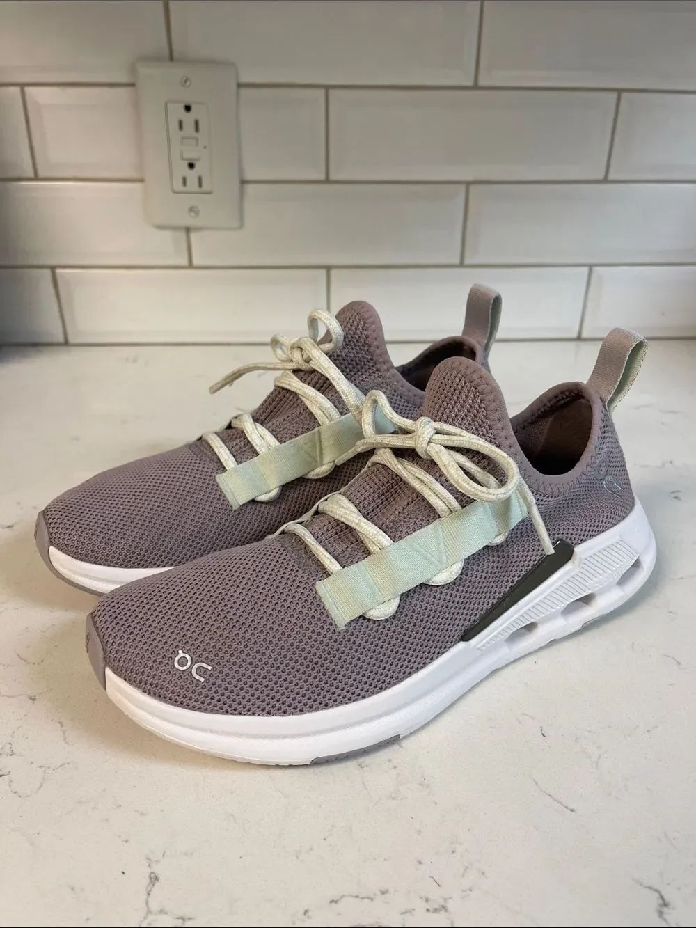 On Running On Cloudeasy Shoes Heron / Aloe Women Size 8.5 -Missing Insoles